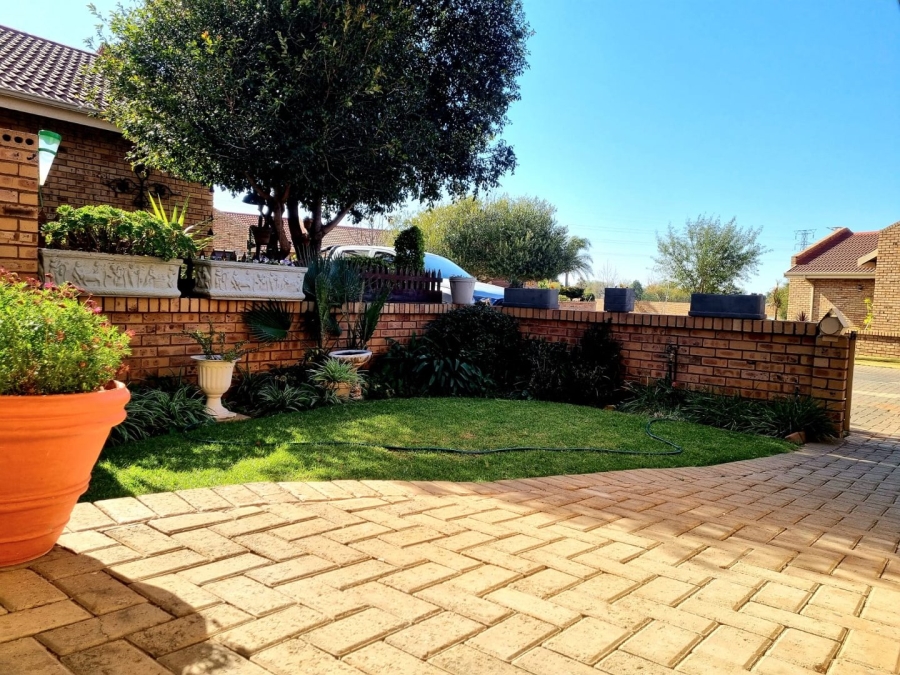 2 Bedroom Property for Sale in Minerva Gardens Northern Cape